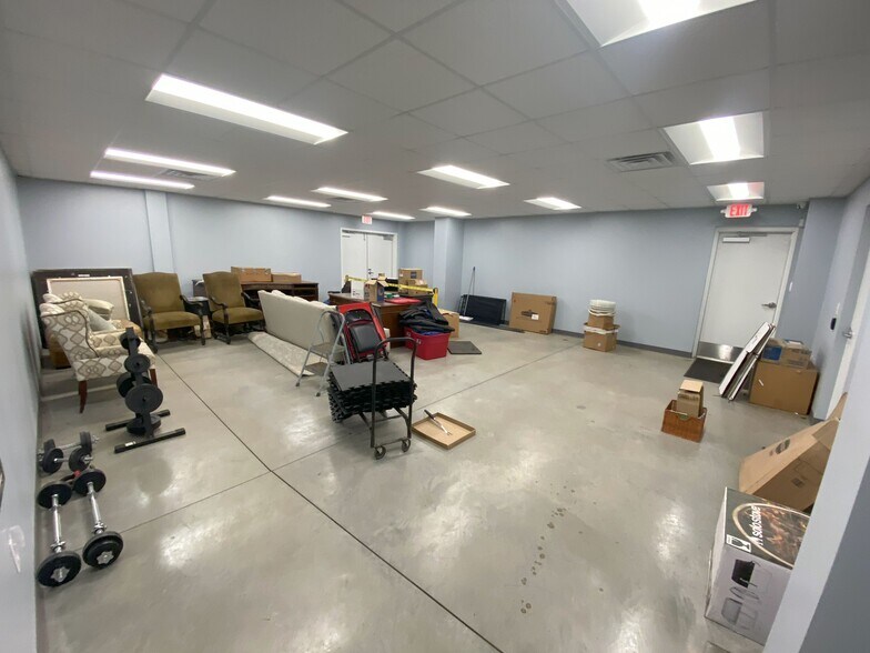 More Photos Of 961 Michael Dr, Chesapeake Warehouse For Lease