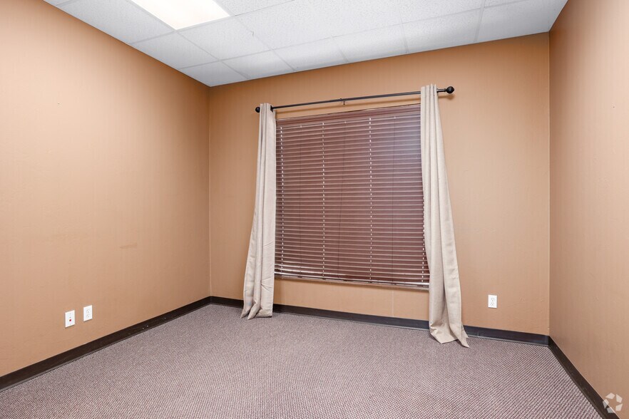 More Photos Of 2350-2360 McKown Dr, Norman Office For Lease