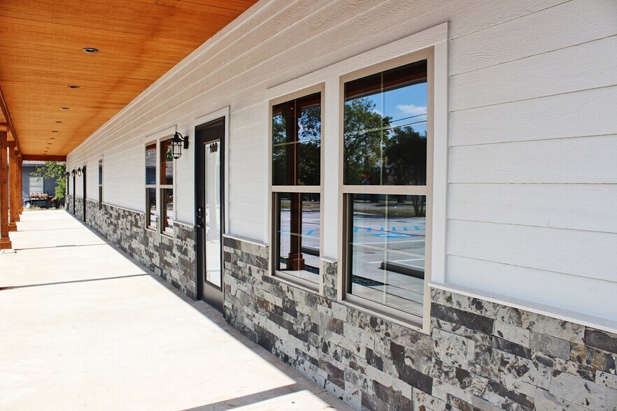 More Photos Of 202 W Main St, Gunter Medical For Sale