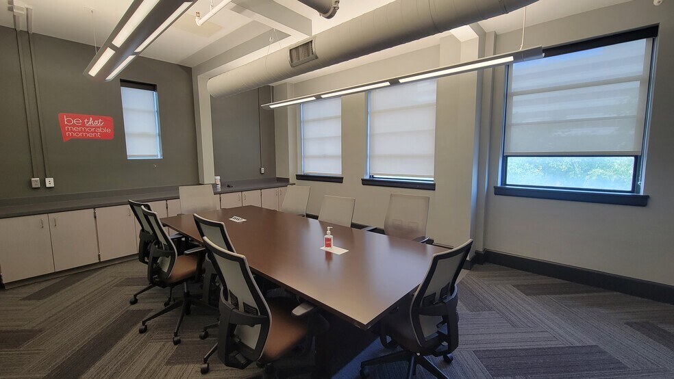 More Photos Of 18 E North St, Greenville Office For Sale