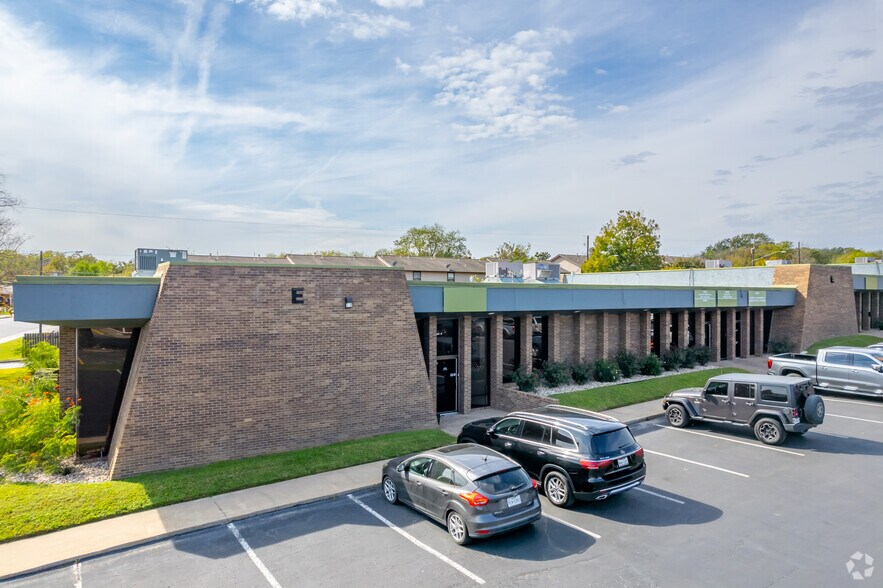 More Photos Of 111 W Anderson Ln, Austin Office For Lease