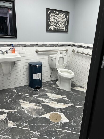 More Photos Of 175 Jericho Tpke, Syosset Office For Lease