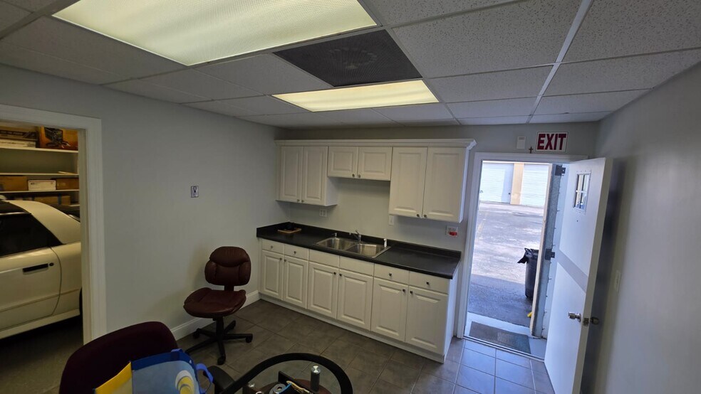 More Photos Of 14055 SW 142nd Ave, Miami Self Storage For Sale