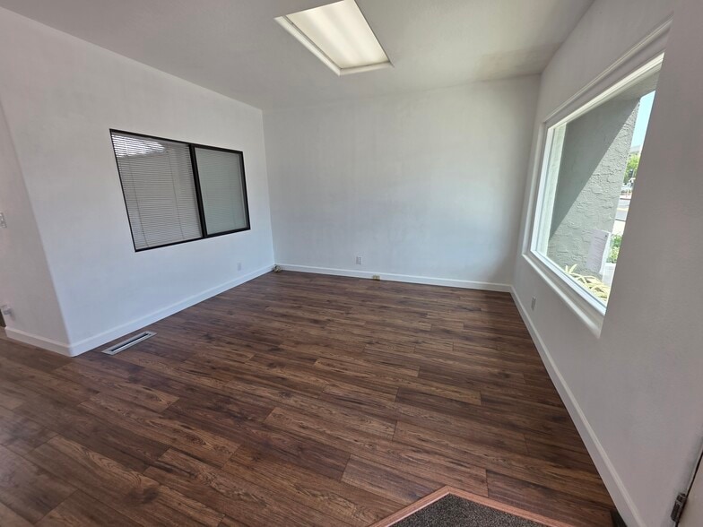 More Photos Of 431 S C St, Oxnard Medical For Sale