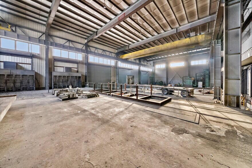 More Photos Of 6 Sangster Rd, Uxbridge Manufacturing For Sale