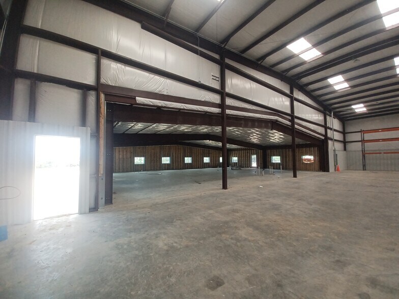 More Photos Of 236 Industrial Park Dr, Victoria Warehouse For Lease