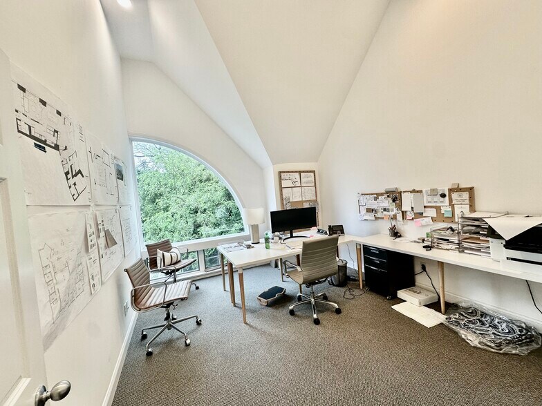 More Photos Of 1037 E Putnam Ave, Riverside Office For Lease