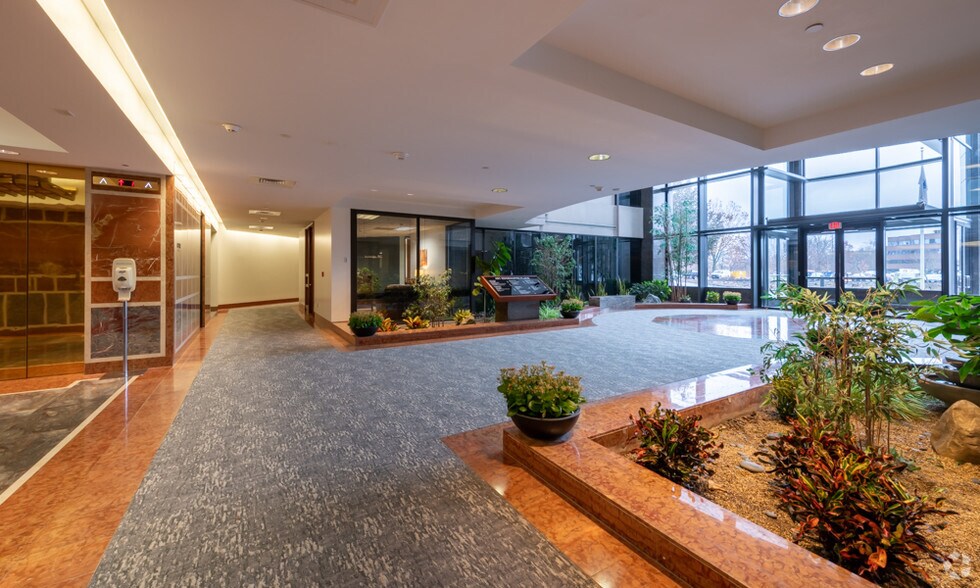 More Photos Of 101 Edgewater Dr, Wakefield Unknown For Lease