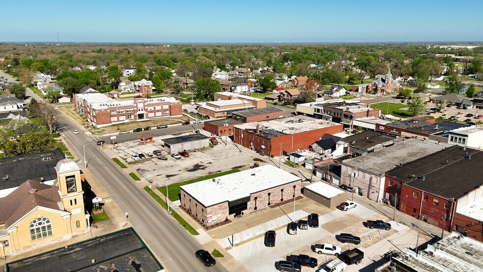 More Photos Of 509 - 511 W. Rollins, Moberly Office For Lease