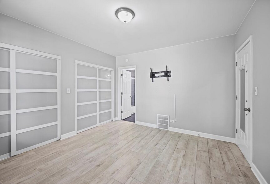 More Photos Of , Chicago Multifamily For Sale