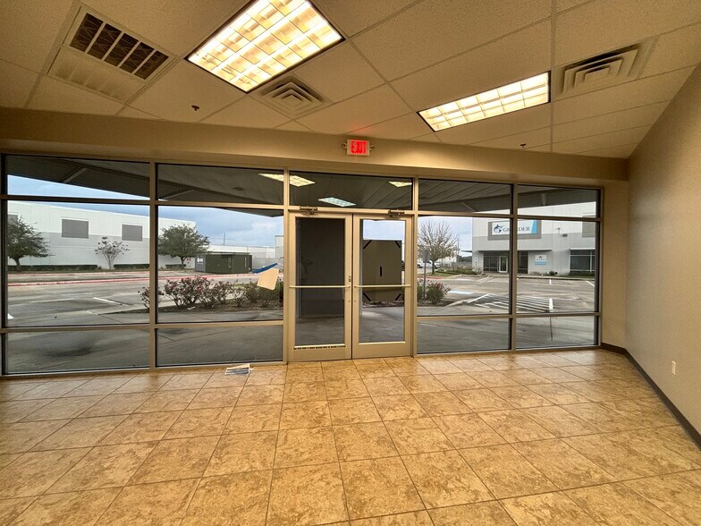 More Photos Of 15330 Vantage Pky W, Houston Unknown For Lease