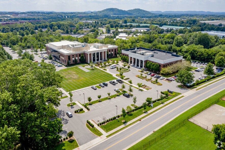 More Photos Of 393 Nichol Mill Ln, Franklin Office For Lease