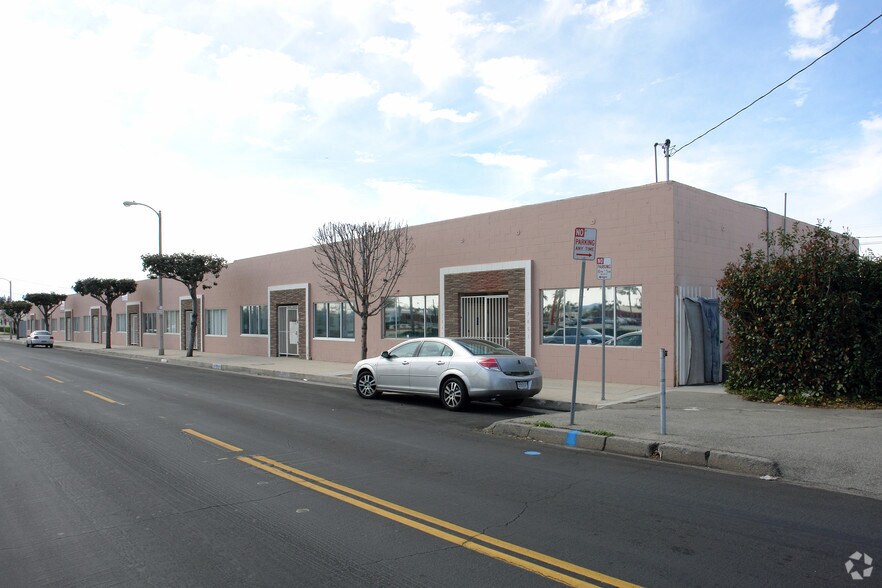 More Photos Of 7823-41 Noble Ave, Van Nuys Warehouse For Lease