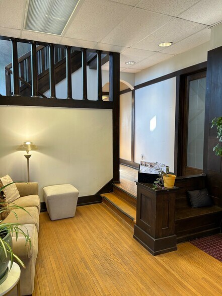 More Photos Of 616 4th Ave SE, Cedar Rapids Office For Lease