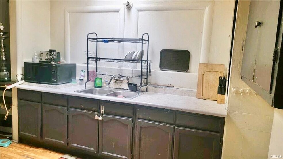 More Photos Of 2336-2338 Pacific Ave, Long Beach Storefront Retail Residential For Sale