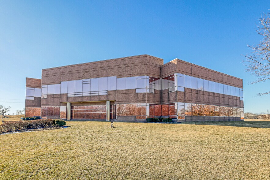 More Photos Of 10502 NW Ambassador Dr, Kansas City Office For Lease
