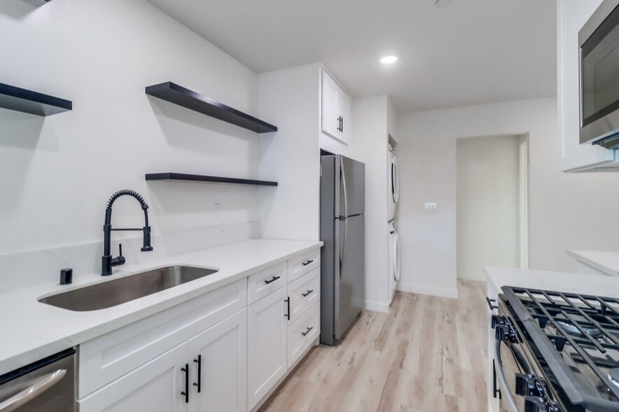 More Photos Of 1478 Hornblend St, San Diego Apartments For Sale