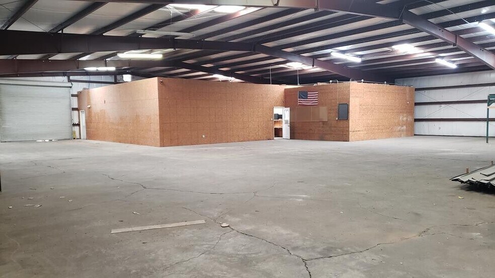 More Photos Of 616 S Broadway St, Mccomb Freestanding For Sale