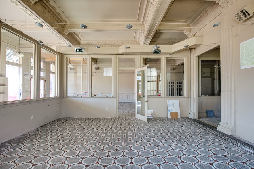 More Photos Of 113 W Bank St, Petersburg Warehouse For Sale