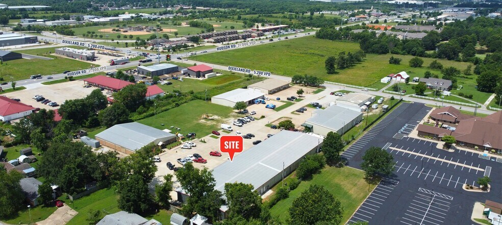 More Photos Of 1601-1623 W Acorn Dr, Rogers Distribution For Lease