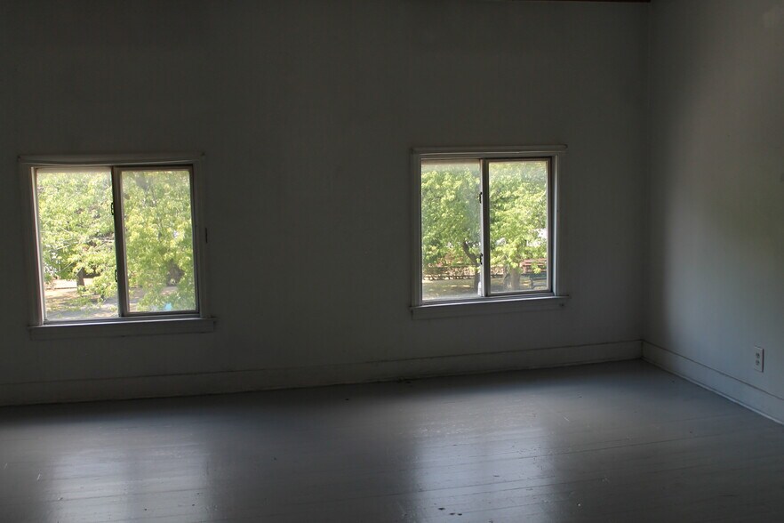 More Photos Of 12 Park Pl, Hudson Storefront Retail Residential For Lease