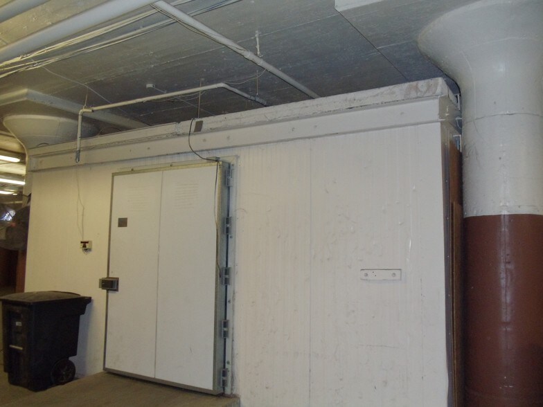 More Photos Of 55 S State Ave, Indianapolis Light Distribution For Lease