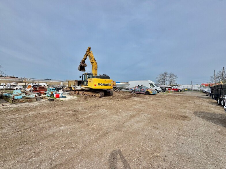 More Photos Of 25 Lacon Ct, Brooklyn Marina For Sale