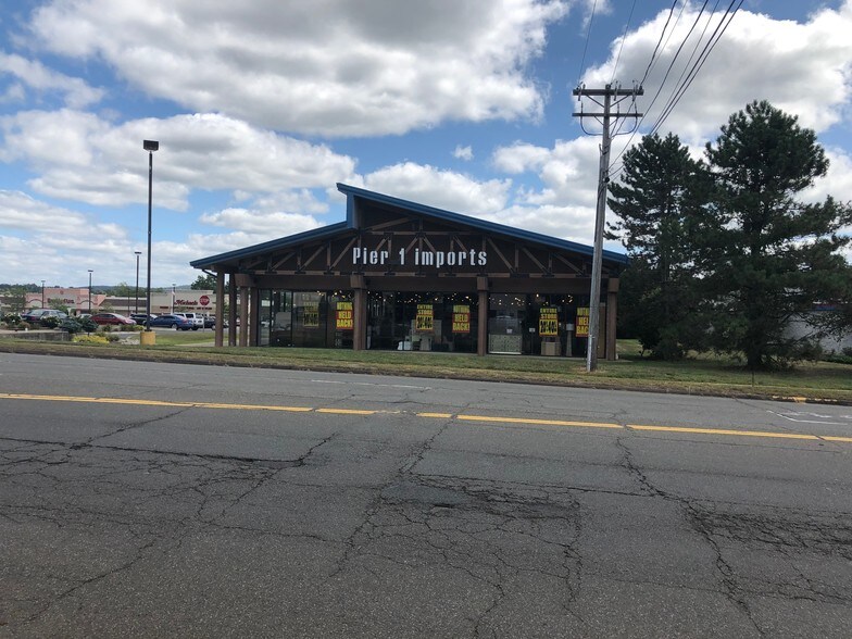 More Photos Of 533 S Broad St, Meriden Unknown For Lease