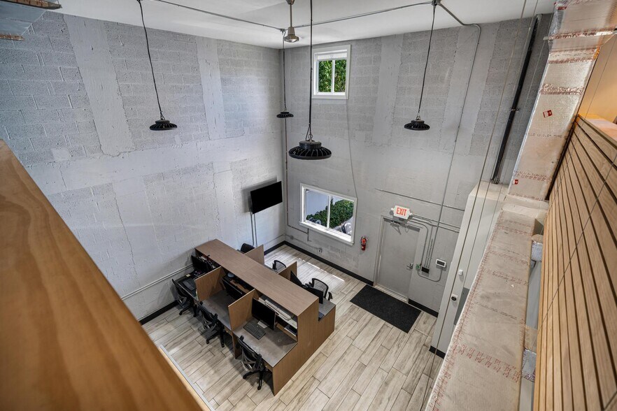 More Photos Of 3305 SW 37th Ave, Miami Office For Sale