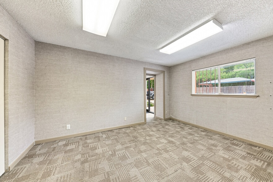 More Photos Of 1131 Babcock Rd, San Antonio Office Residential For Sale