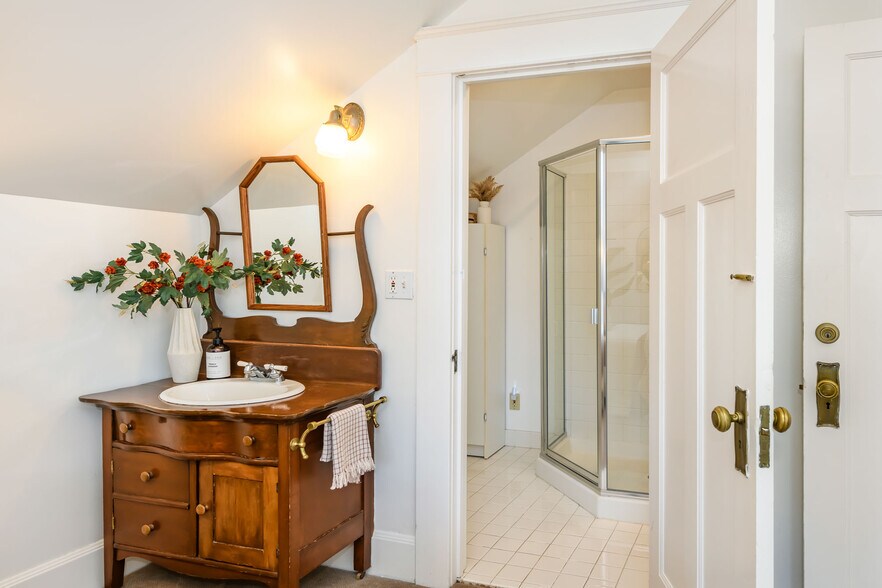 More Photos Of 8 Keller St, Petaluma Office Residential For Sale