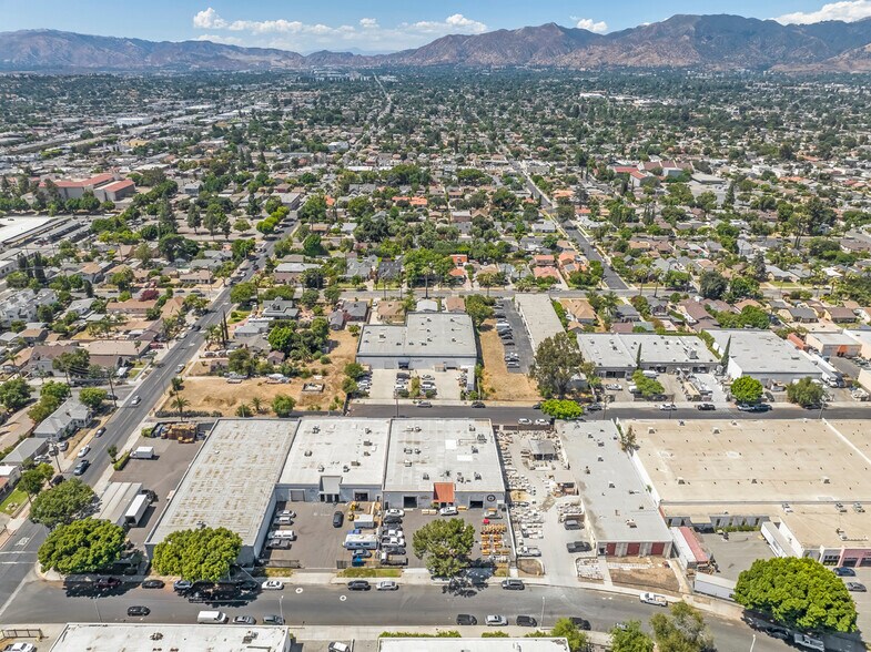 More Photos Of 425 Park Ave, San Fernando Warehouse For Sale