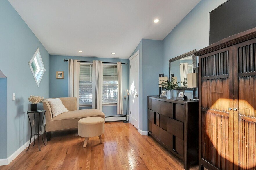 More Photos Of 139 A Bradford St, Provincetown Storefront Retail Residential For Sale