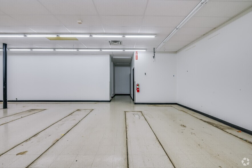 More Photos Of 1300 E Locust St, Milwaukee Convenience Store For Sale