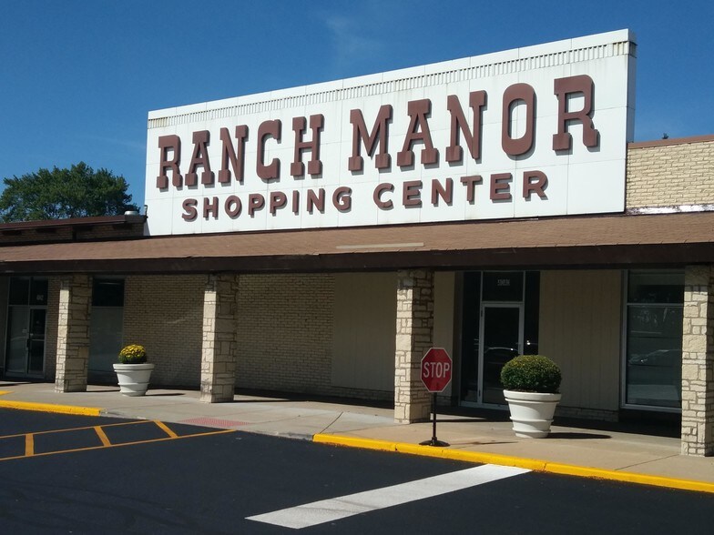 More Photos Of 4000-4046 W 111th St, Oak Lawn Unknown For Lease