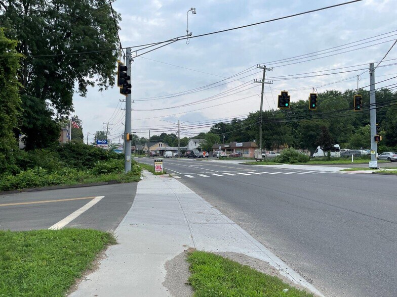More Photos Of 26 Newtown Rd, Danbury Auto Repair For Lease