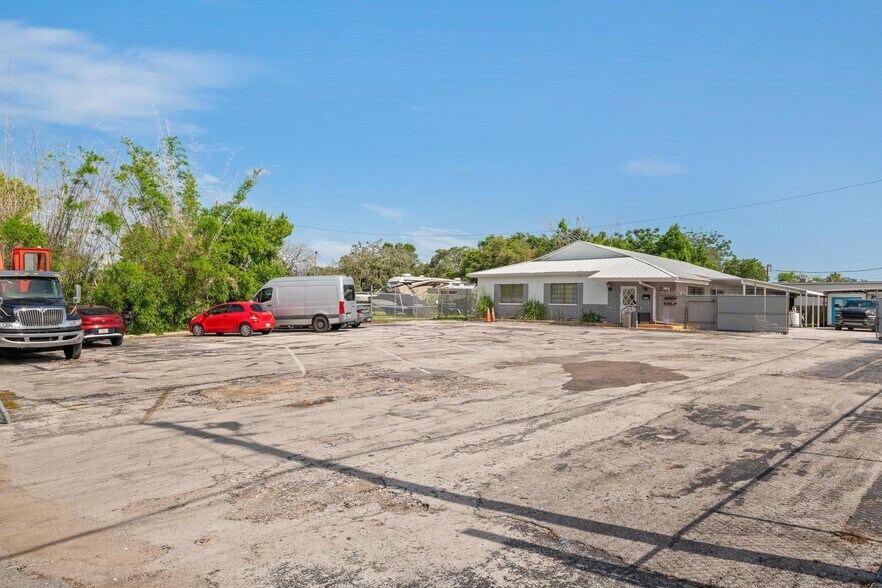 More Photos Of 4349 Louis Ave, Holiday Warehouse For Sale