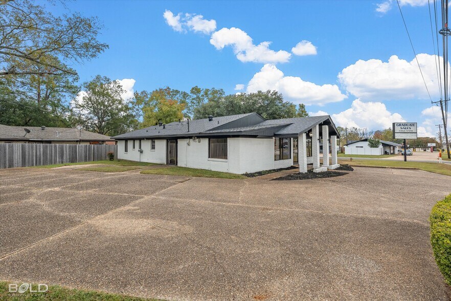 More Photos Of 9099 Mansfield Rd, Shreveport Healthcare For Sale