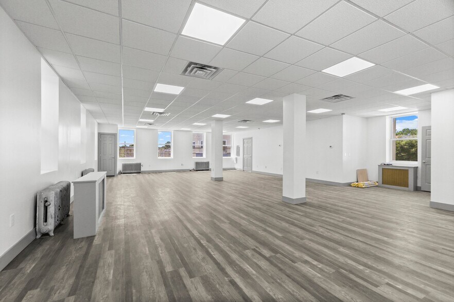 More Photos Of 210 Augusta St, South Amboy Office Residential For Lease