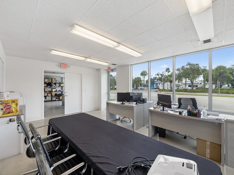 More Photos Of 675 US Highway 1, Vero Beach Warehouse For Lease