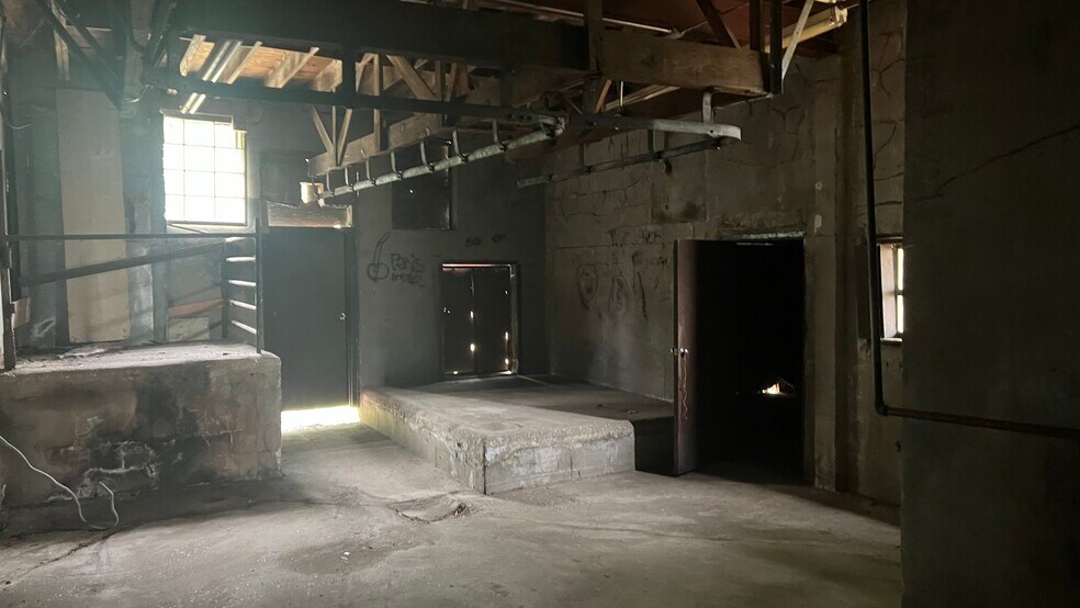 More Photos Of 303 N 5th St, Saint Pauls Freestanding For Lease