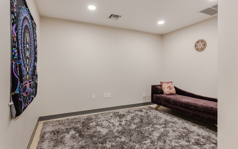 More Photos Of 12734 Kenwood Ln, Fort Myers Medical For Lease