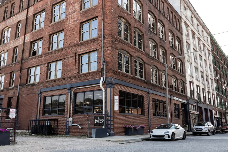 More Photos Of 1311 W 13th St, Kansas City Unknown For Lease