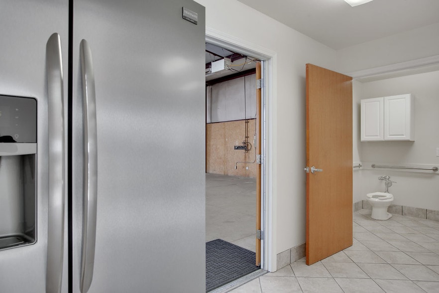 More Photos Of 138 Coremark Ct, Bakersfield Service For Lease