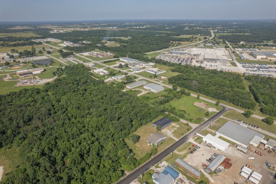 More Photos Of 841 Frances Ave, Neosho Flex For Sale