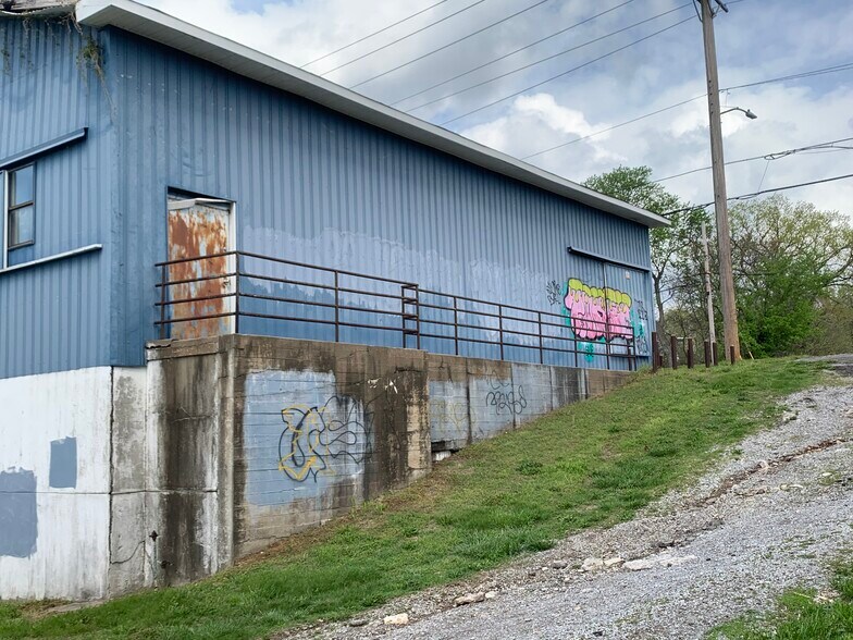 More Photos Of 2208 Dickerson Pike, Nashville Warehouse For Lease