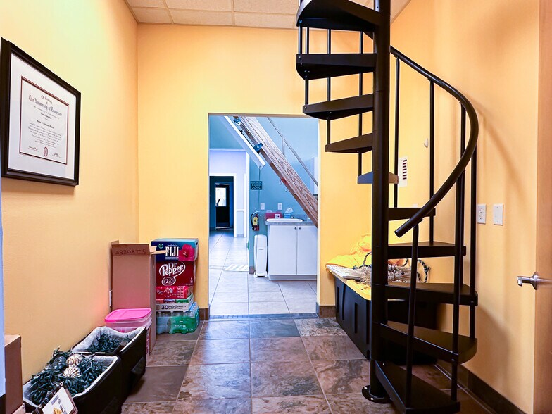 More Photos Of 6580 69th St, Vero Beach Veterinarian Kennel For Sale