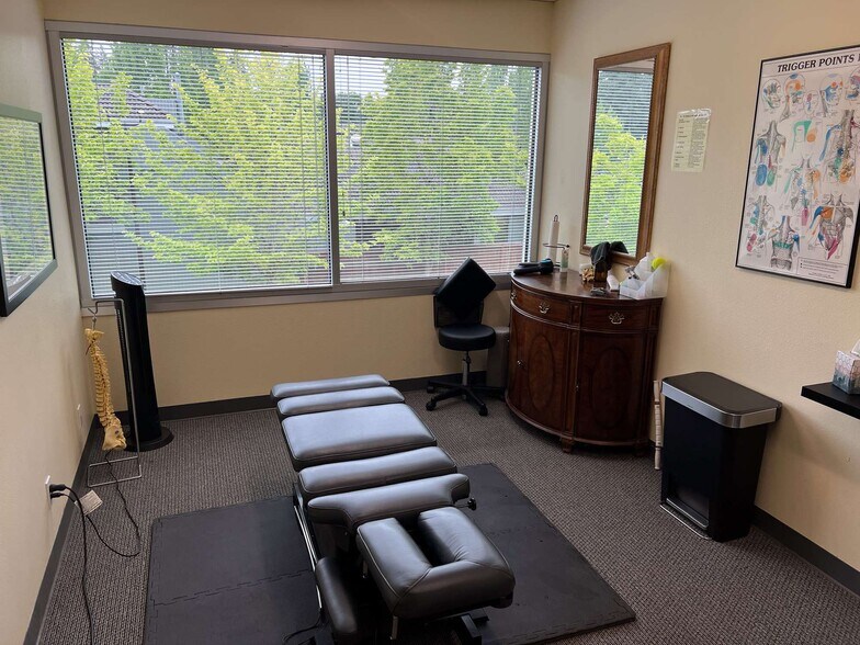 More Photos Of 3990 Collins Way, Lake Oswego Office For Sale