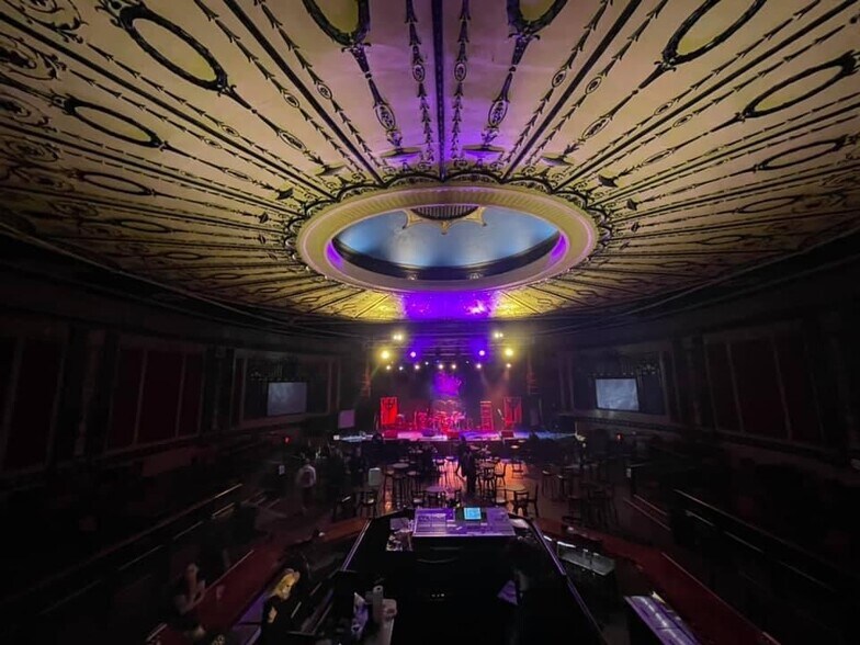 More Photos Of 1711 Main St, Niagara Falls Sports And Entertainment For Sale