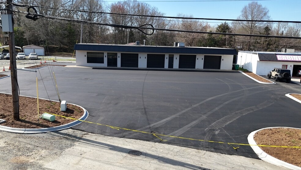 Primary Photo Of 2502-2504 English Rd, High Point Freestanding For Lease